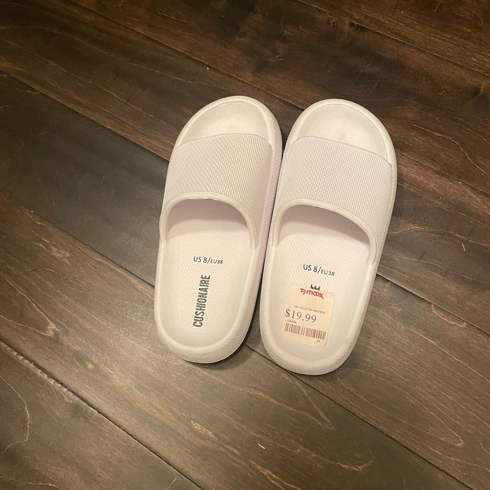 White Plush Indoor Slippers with Cushioned Sole